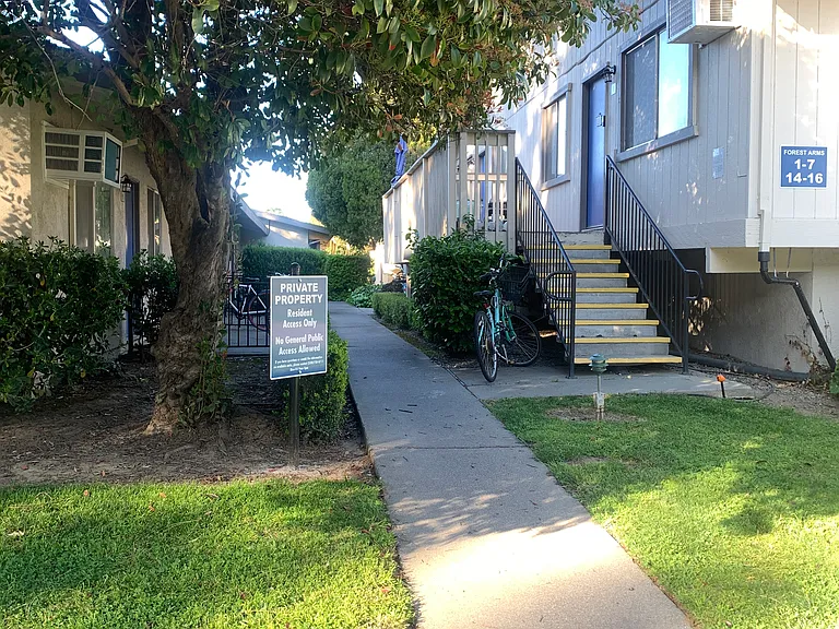 Sherwood and Forest Arms Apartments — Photo 3