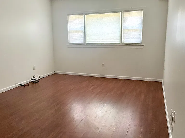 116 Cambridge Ave — Photo 1