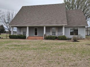 5009 Lakeview Dr, Ennis, TX 75119