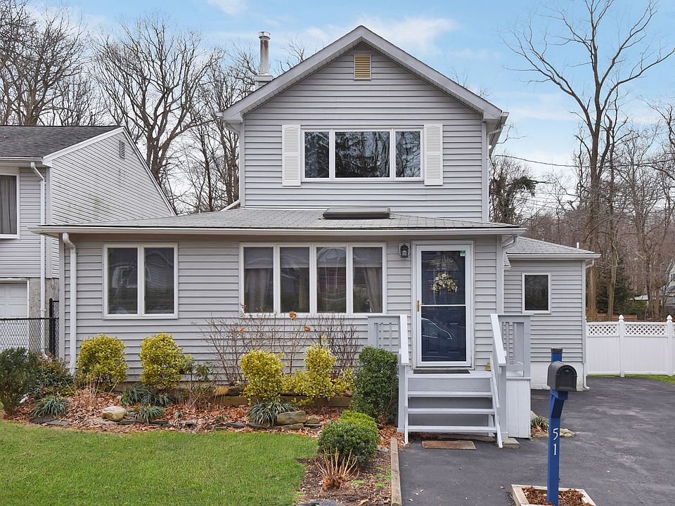 1st image of 51 Crest Dr