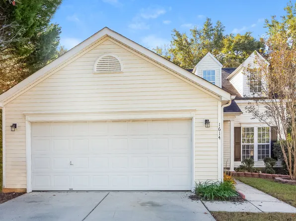 1614 Royal Tree Ct, Charlotte, NC 28216