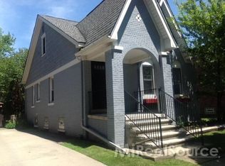 458 Touraine Rd, Grosse Pointe Farms, MI 48236