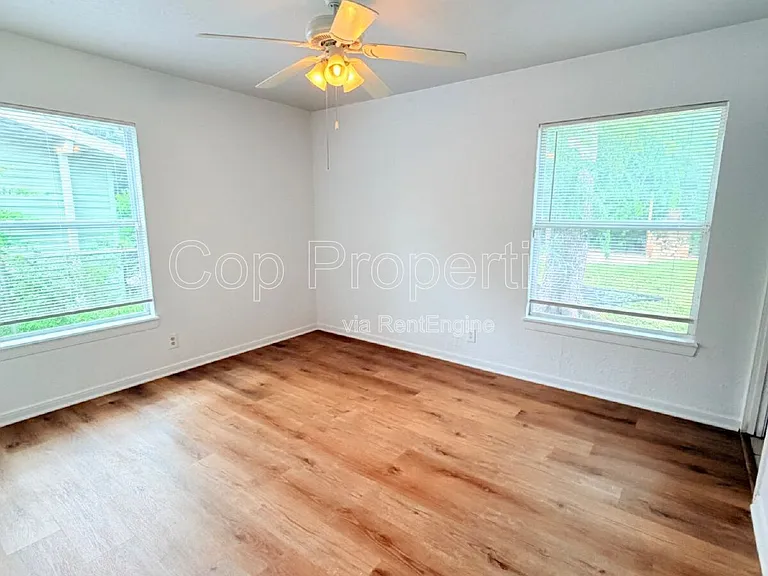 827 Dunwoodie Dr — Photo 13