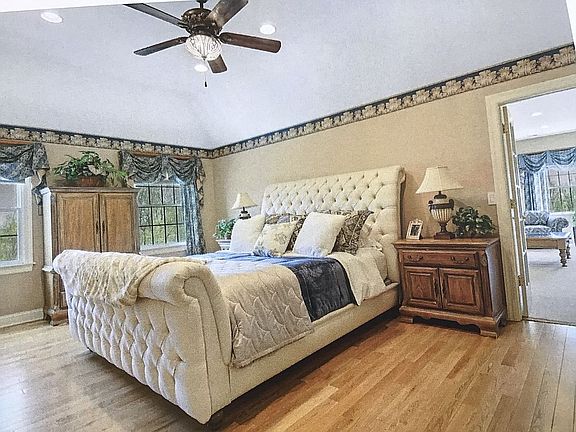4th image of 30 Elena Ct