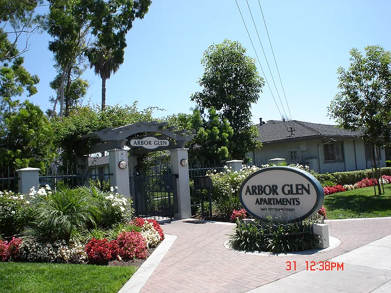 Arbor Glen Apartment Homes — Photo 16