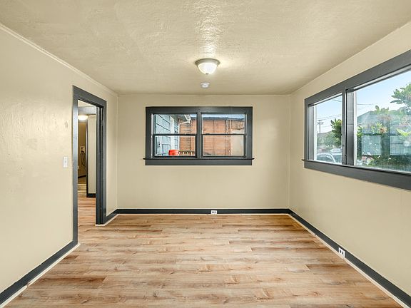 4th image of 121 N D St