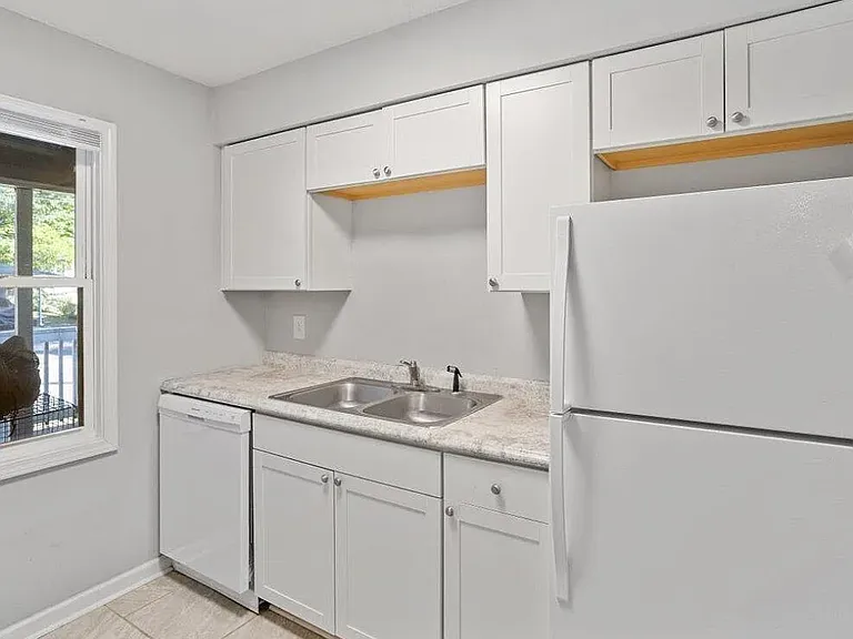 916 Fiske St #B — Photo 5