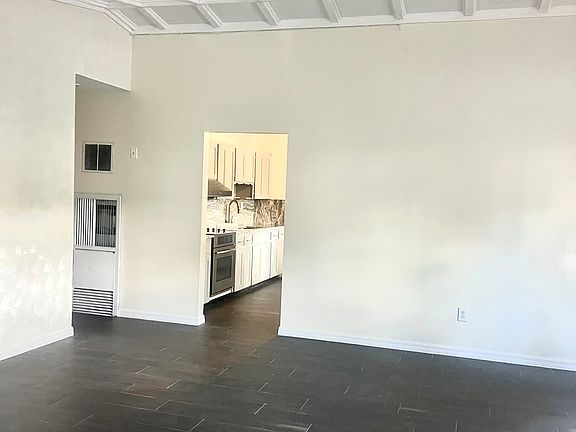 2nd image of 3027 Maplewood Ave