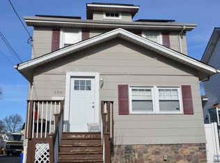 195 Oak St, Teaneck, NJ 07666