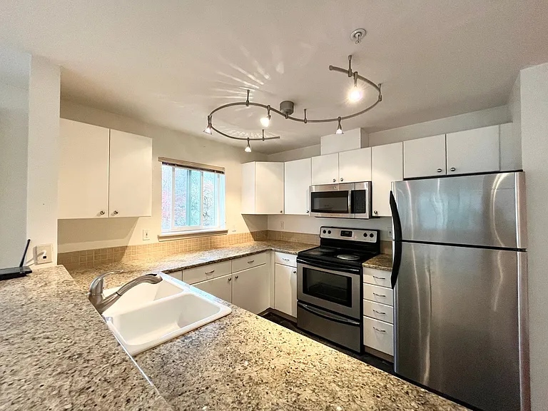 323 Queen Anne Ave N #316 — Photo 7