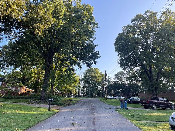 4th image of 1212 Sherwood Dr