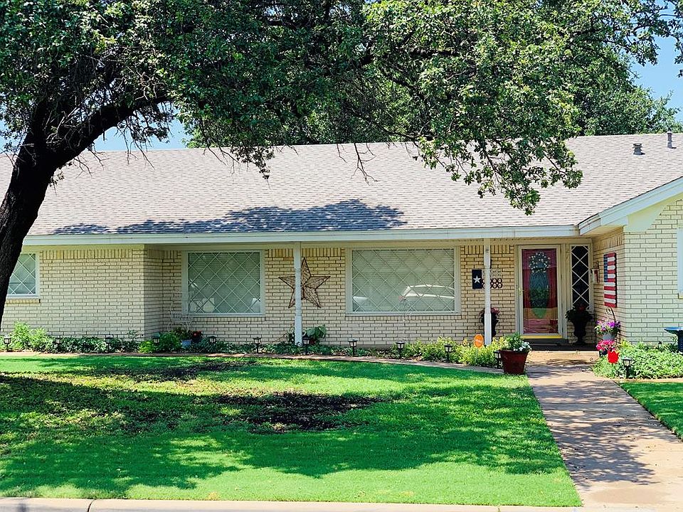 1st image of 2701 Fair Oaks Cir