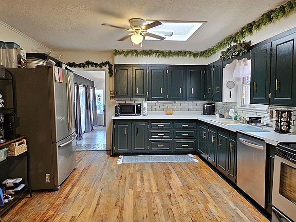 4th image of 1425 S Avenue B
