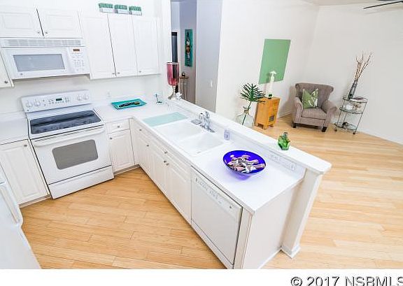 5th image of 372 Flagler Ave #372