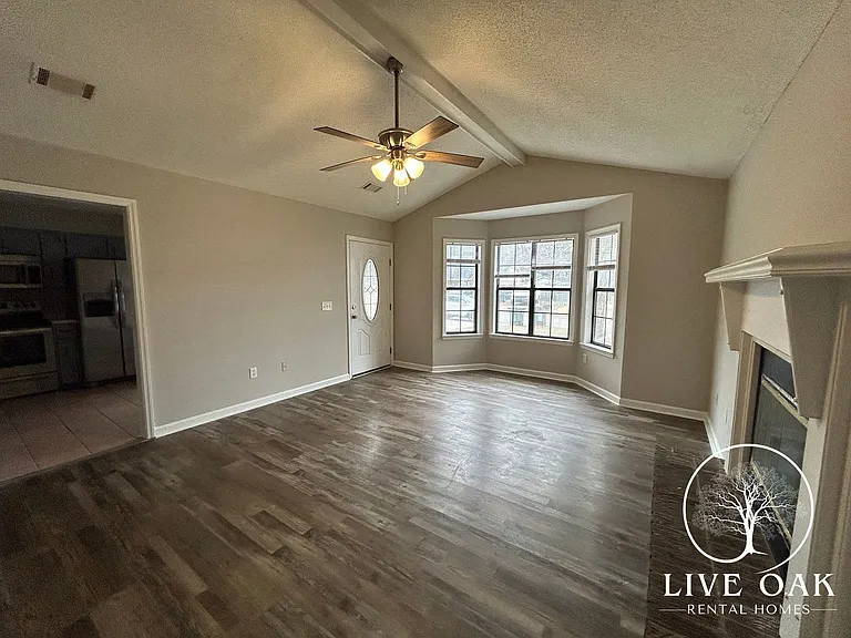 904 Willowbrook Dr — Photo 4