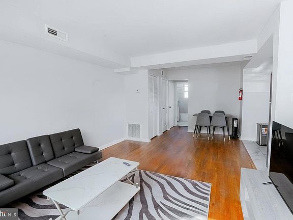 3rd image of 32 Varnum St NE