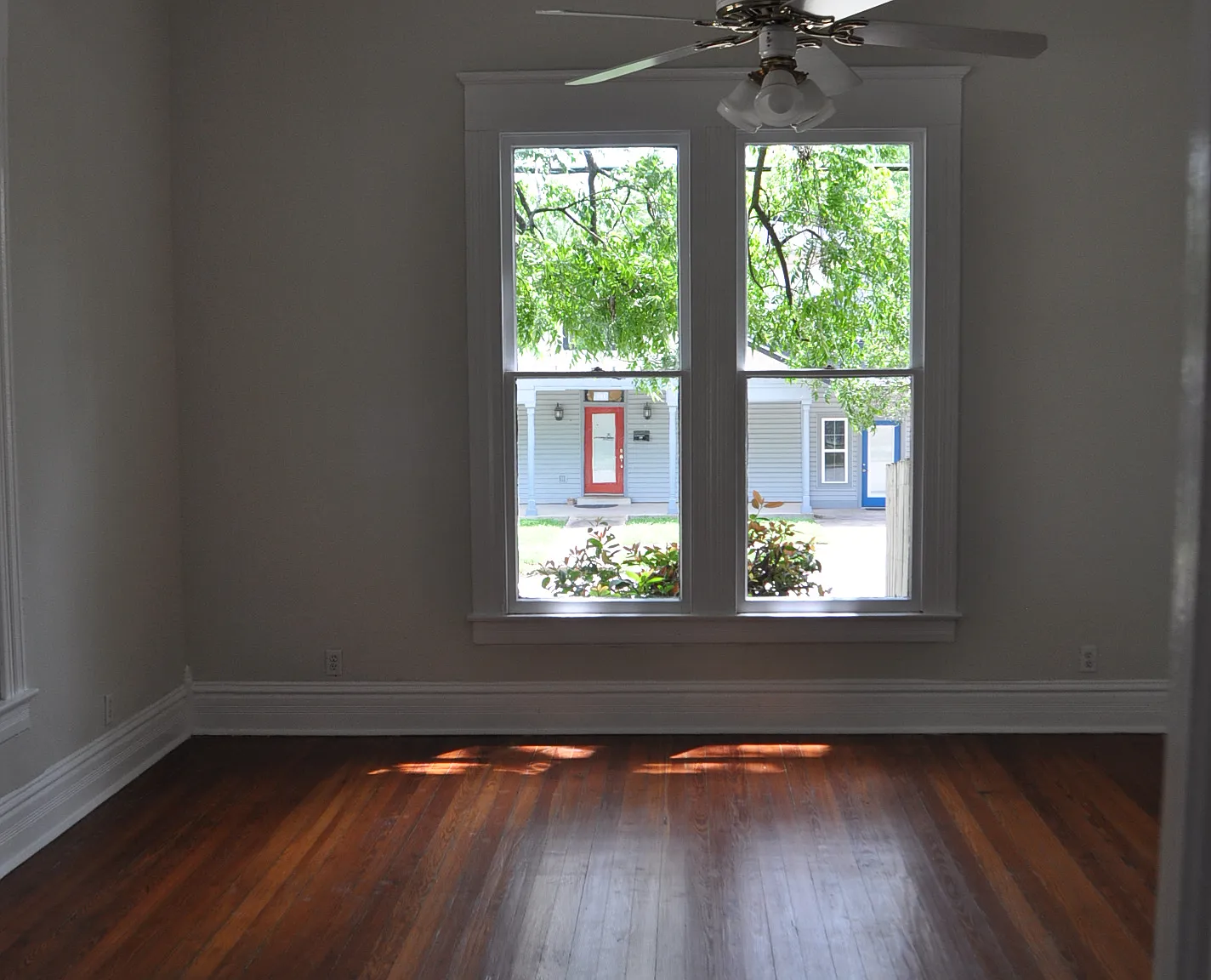 4 bed, 2.5 bath, 2272 sqft, $2,400 — Photo 4