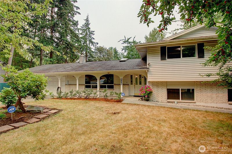 2nd image of 415 Manito Drive