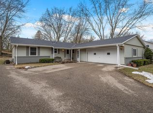 16819 Canterbury Dr, Minnetonka, MN 55345