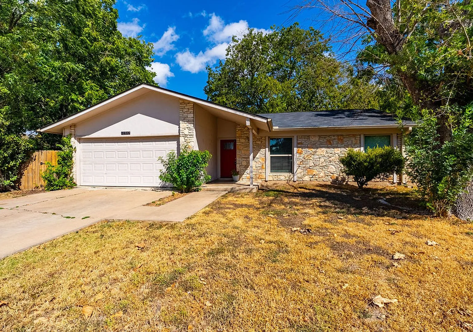 4 Bedroom, 2 Bathroom Home on Cul-de-sac in North Austin! — Photo 2