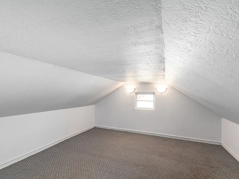 1904 Taft Ave NE — Photo 14