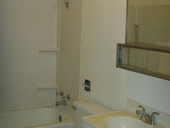 4th image of 1815 W Nob Hill Blvd