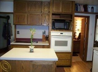 2730 N Hickory Ridge Rd, Highland, MI 48357