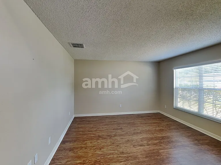 315 Colony Ct — Photo 6