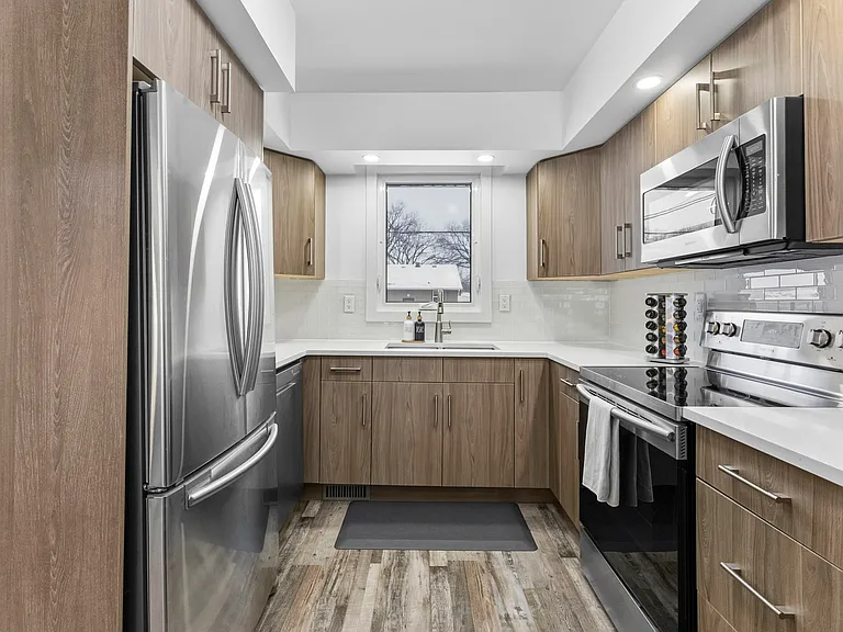 639 Brock St #639 — Photo 13