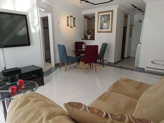 2nd image of 811 Helmcken St #803