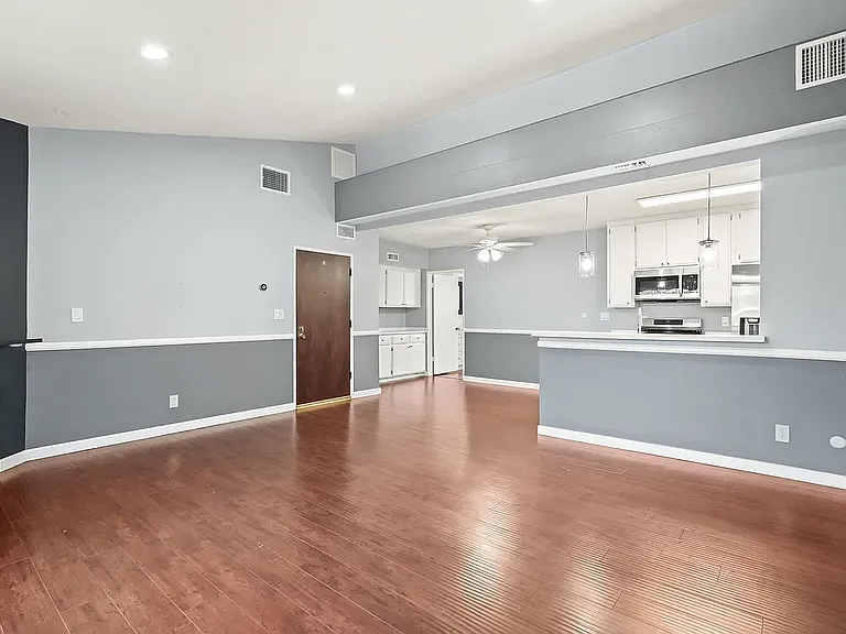 5500 Lindley Ave #209 — Photo 6