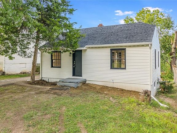 3rd image of 2744 Haskell Ave