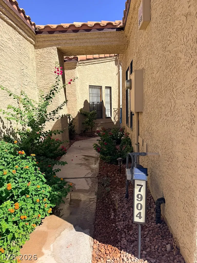 2 bed, 2.0 bath, 1471 sqft, $2,199 — Photo 2