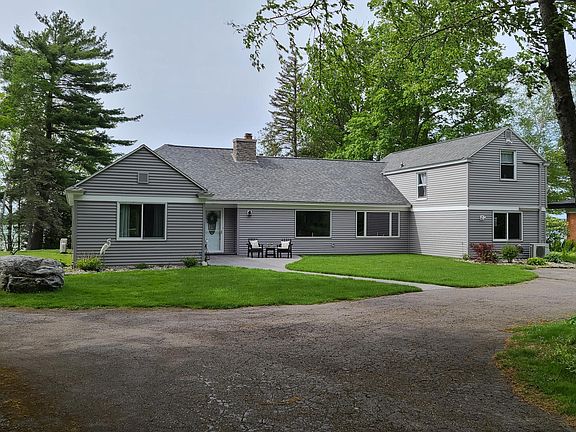 2nd image of 3204 Lakeshore Dr