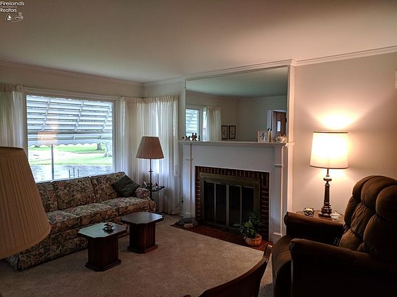 3rd image of 525 Holly Ct