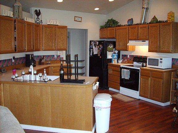 3rd image of 234 Mountain View Dr E