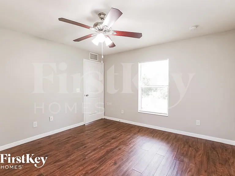 915 Kanuga St E — Photo 10