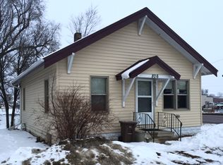 806 S Rowley St, Mitchell, SD 57301