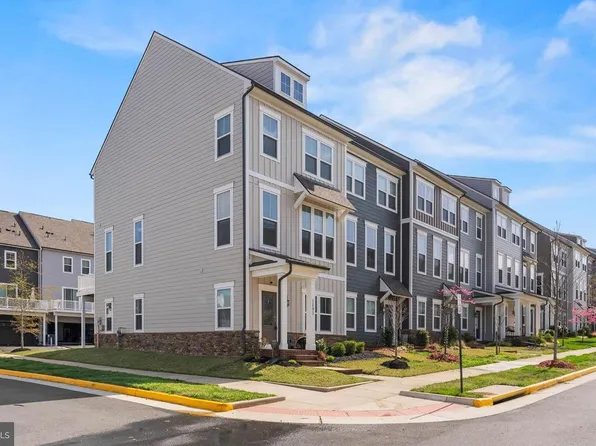 1601 Grove Chestnut Rd, Dumfries, VA 22026