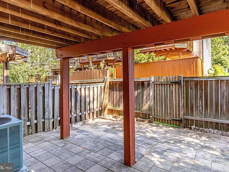 4216 Fox Lake Dr — Photo 25