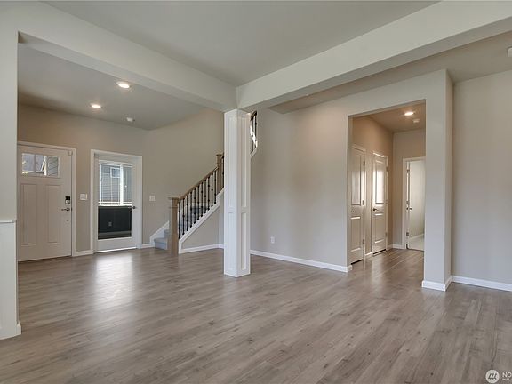 4th image of 2427 56th Ave NE