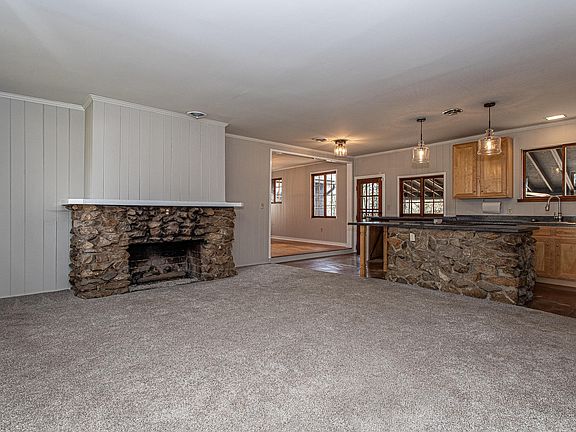 2nd image of 3300 NE Kenilworth Ln
