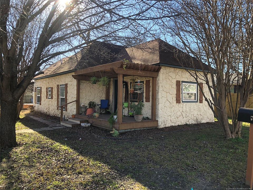 2nd image of 701 W Texas St