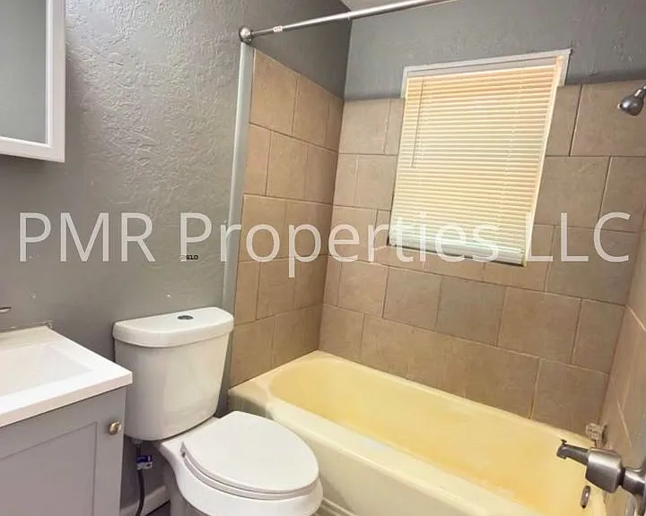 209 NW 6th St — Photo 6