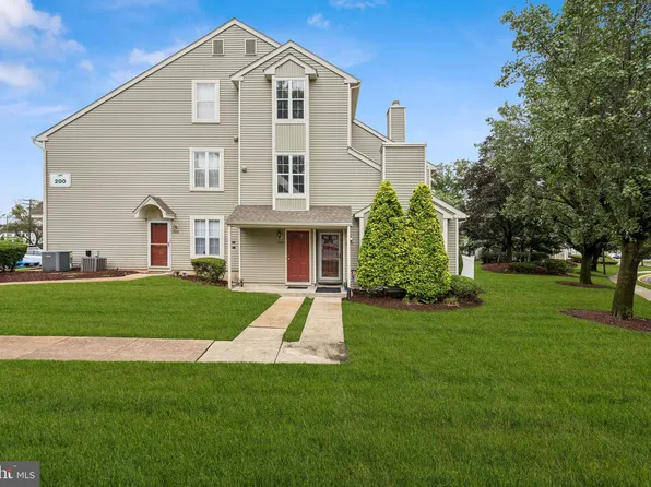 205 Pertwood Ct, Mount Laurel, NJ 08054