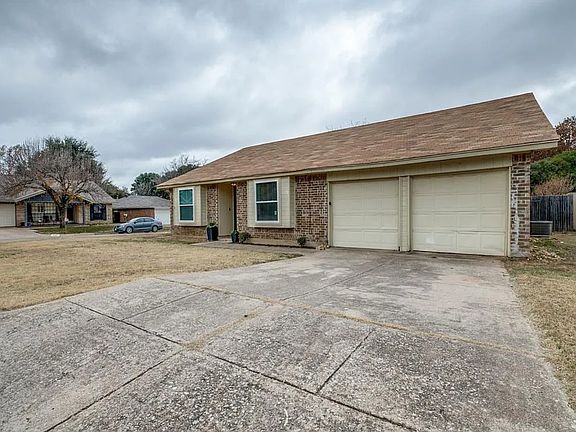 3rd image of 3932 Wendover Dr