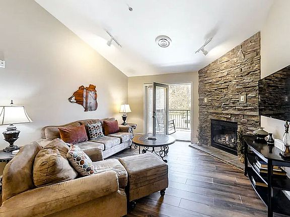 4th image of 215 Woliss Ln #413