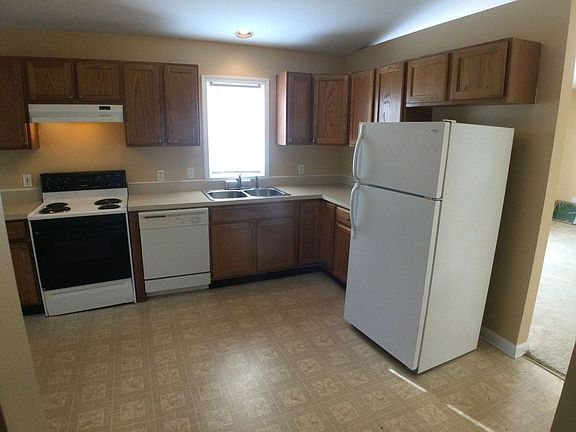 5th image of 215 Teel St