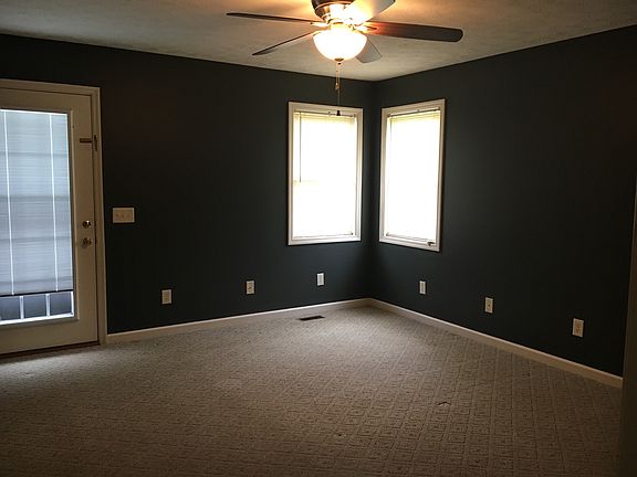 Master Bedroom/door to deck