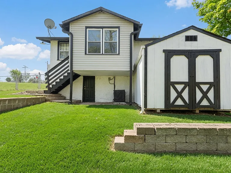 257 Gordon Pl — Photo 30